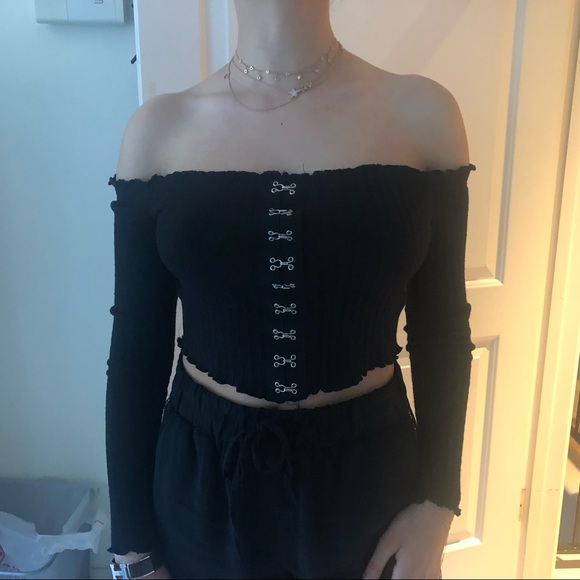 Ribbed Off shoulder black hook crop top - Picture 4 of 6